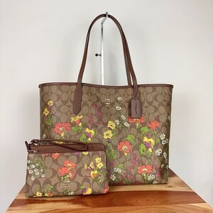 NWT‎ Coach City Tote Bag and Double zip wallet With Floral Print